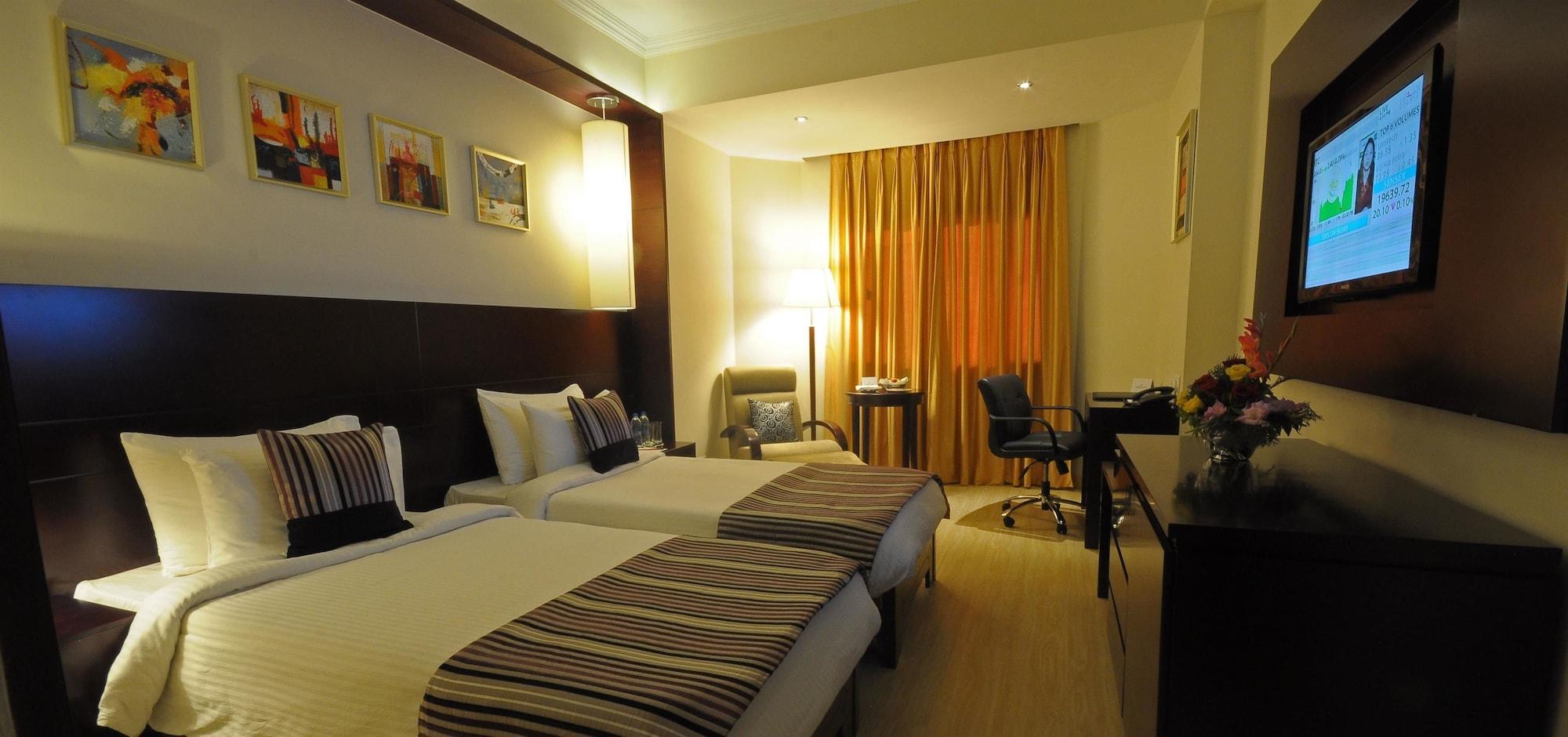 Golden Tulip Udaipur Hotell Exteriör bild