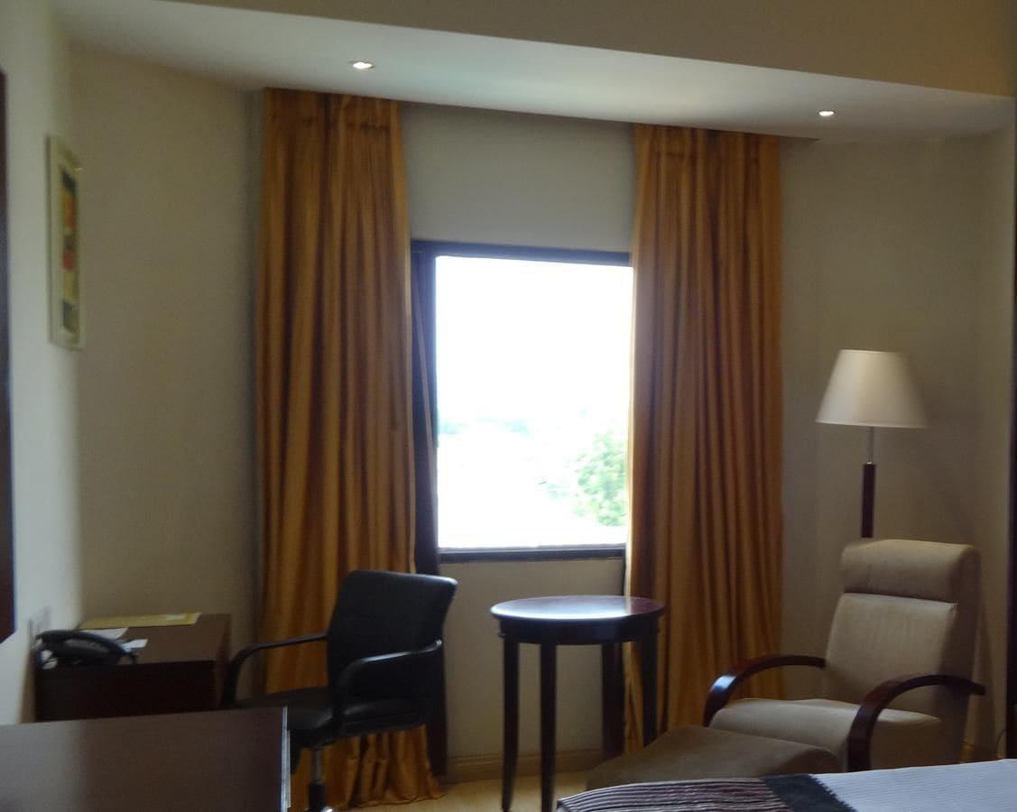 Golden Tulip Udaipur Hotell Exteriör bild