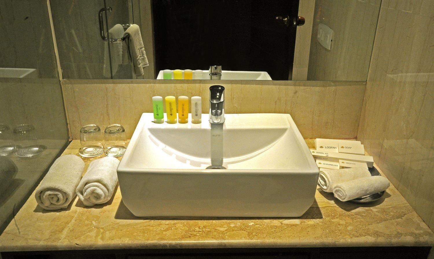 Golden Tulip Udaipur Hotell Exteriör bild