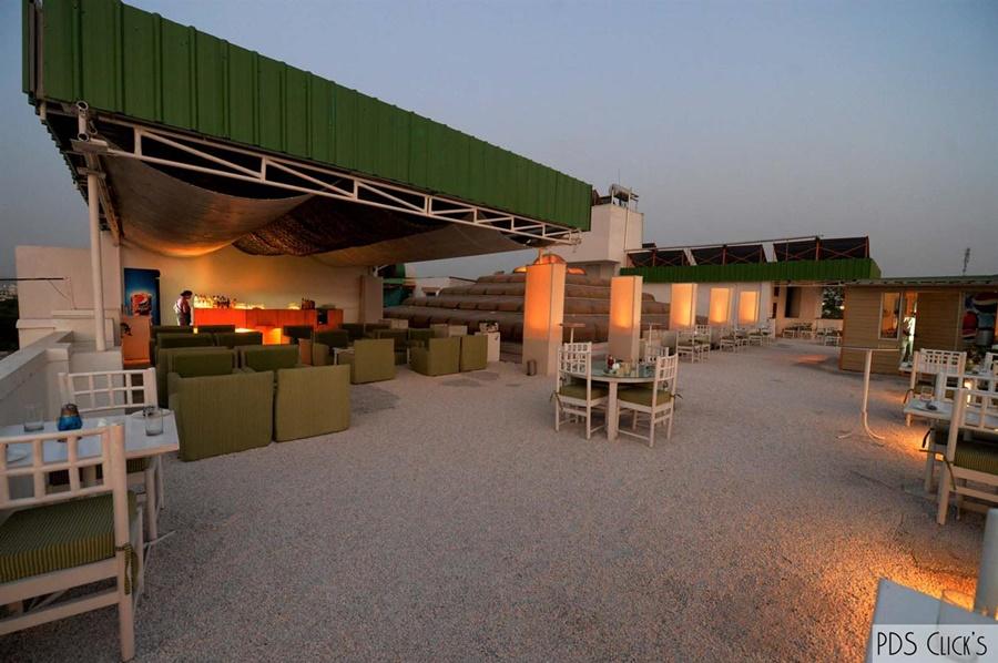 Golden Tulip Udaipur Hotell Exteriör bild