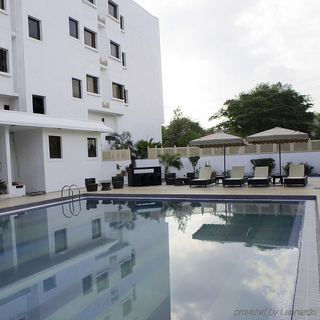 Golden Tulip Udaipur Hotell Exteriör bild