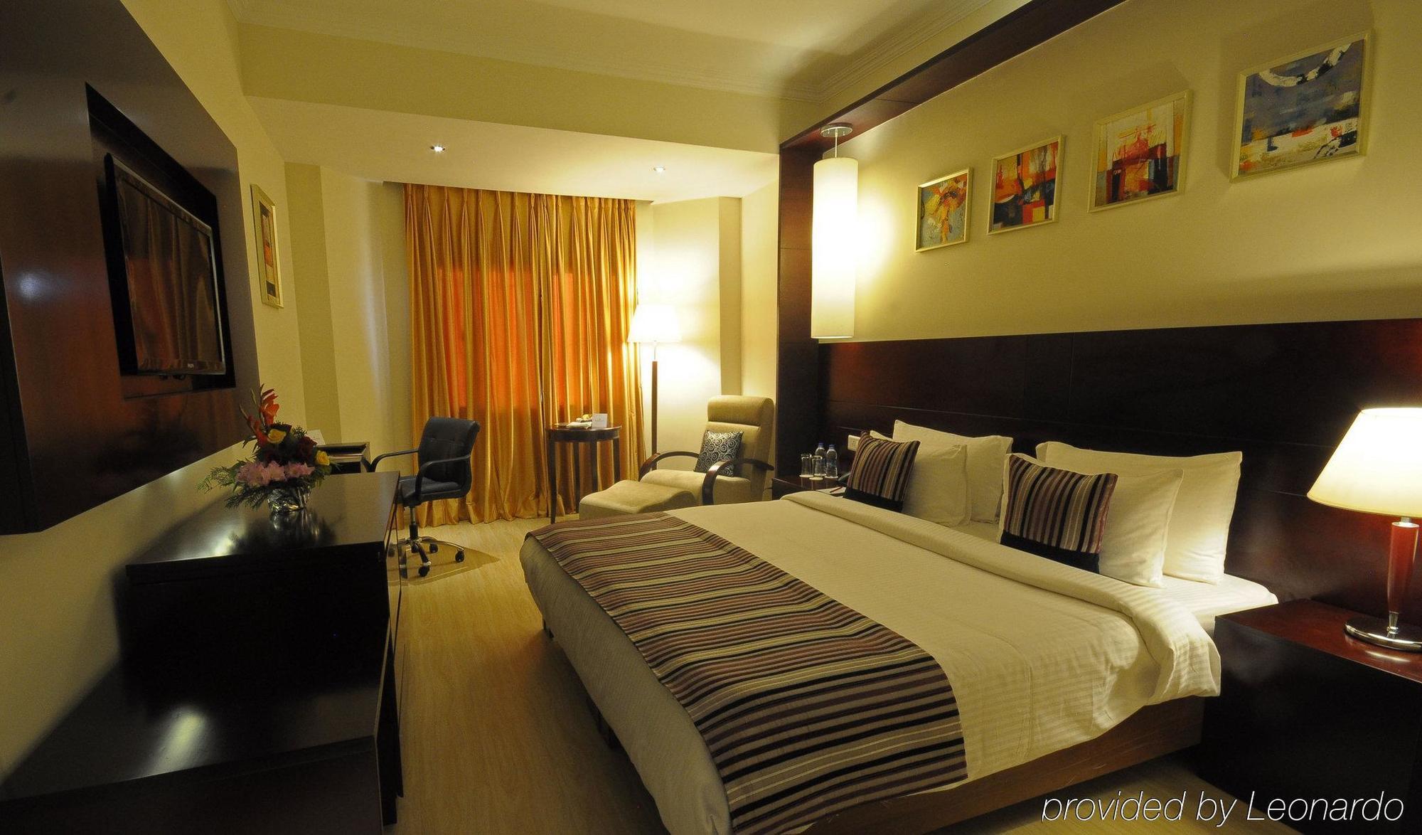 Golden Tulip Udaipur Hotell Exteriör bild
