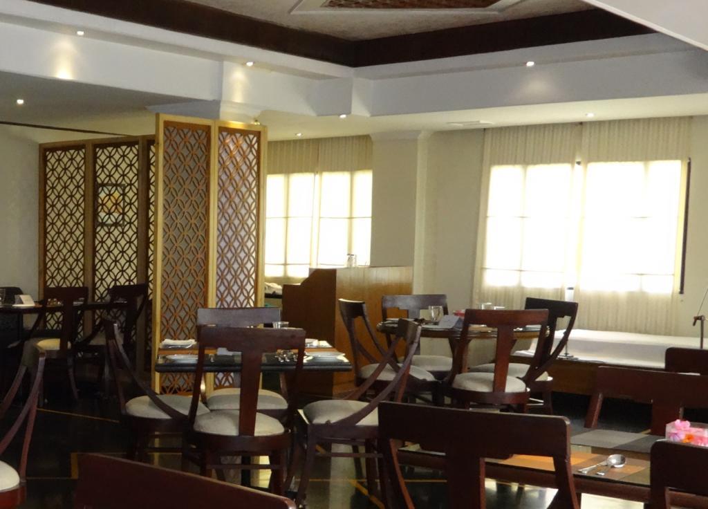Golden Tulip Udaipur Hotell Exteriör bild