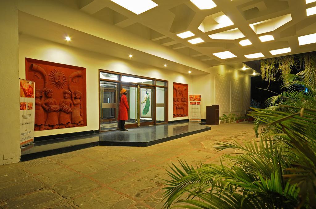 Golden Tulip Udaipur Hotell Exteriör bild
