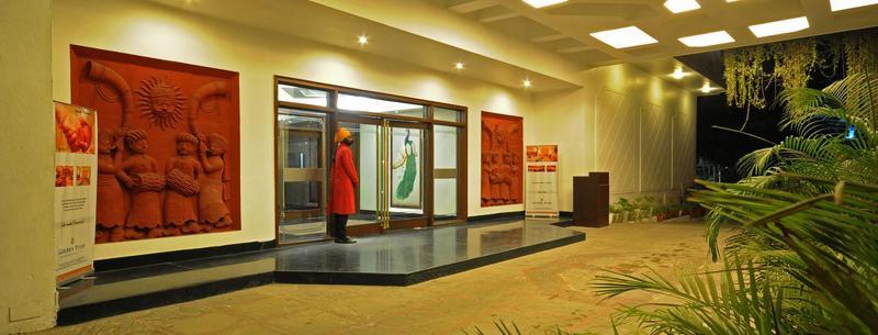 Golden Tulip Udaipur Hotell Exteriör bild
