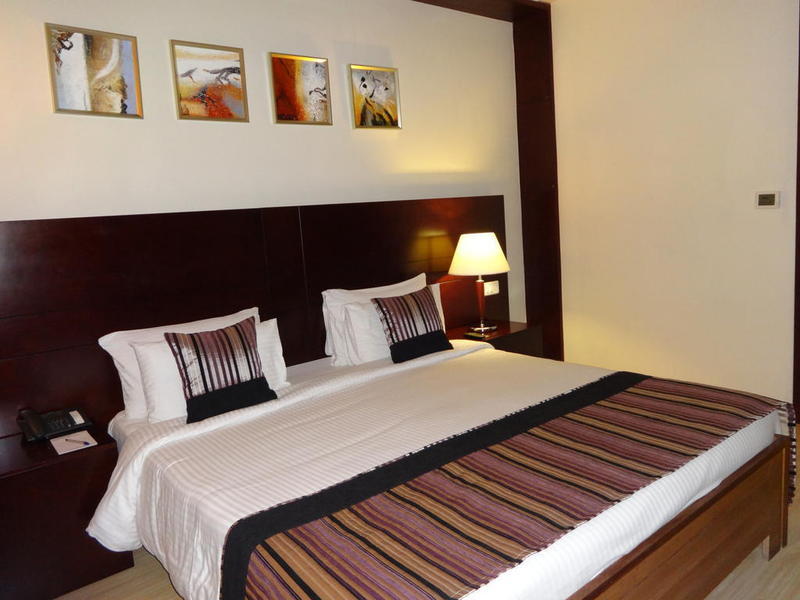 Golden Tulip Udaipur Hotell Exteriör bild
