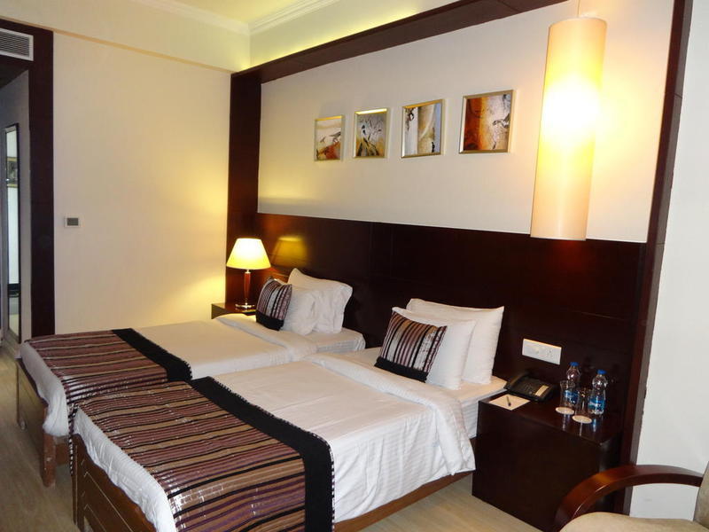 Golden Tulip Udaipur Hotell Exteriör bild