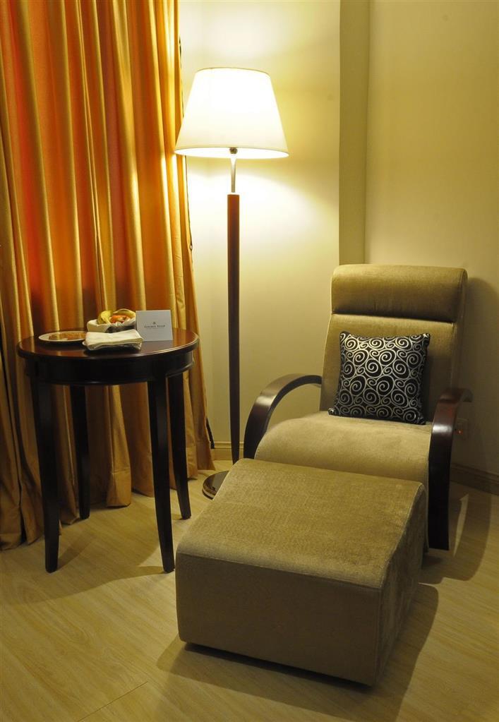Golden Tulip Udaipur Hotell Rum bild