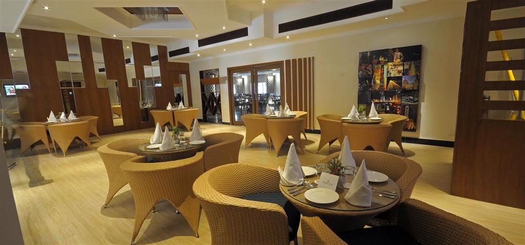 Golden Tulip Udaipur Hotell Restaurang bild