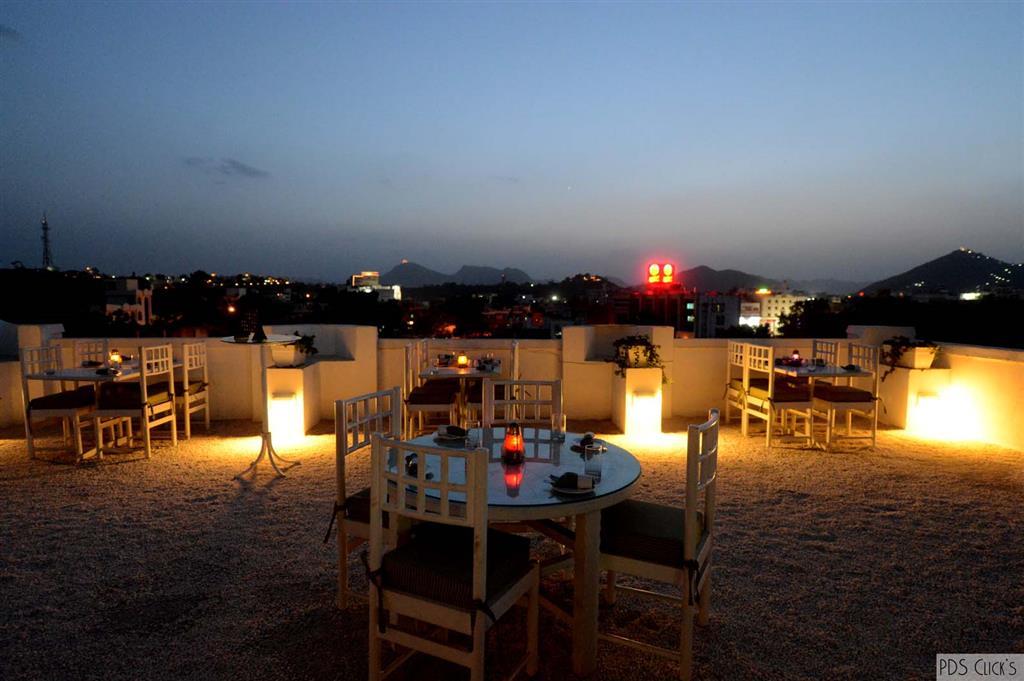 Golden Tulip Udaipur Hotell Restaurang bild