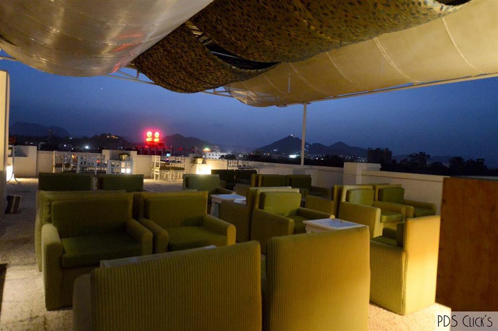 Golden Tulip Udaipur Hotell Restaurang bild