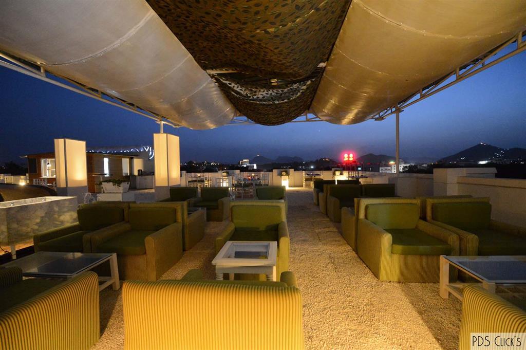 Golden Tulip Udaipur Hotell Restaurang bild