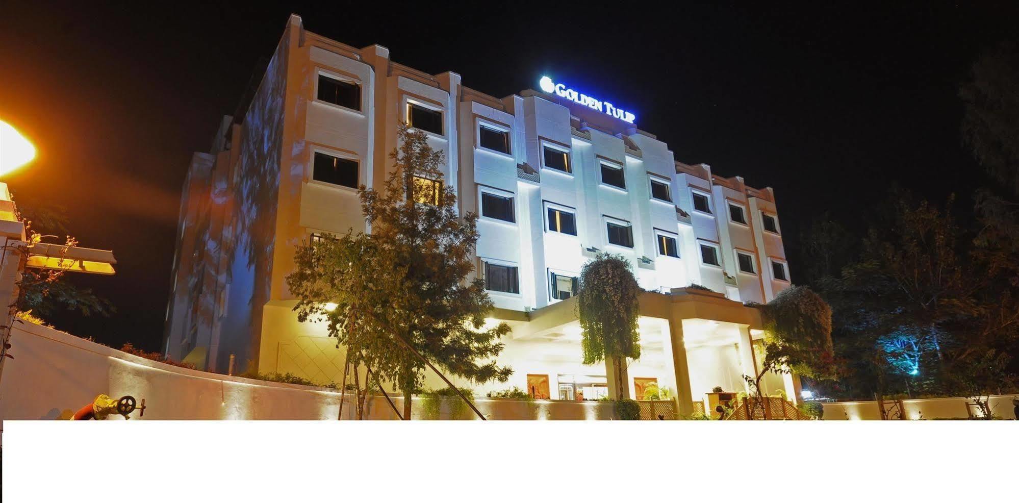 Golden Tulip Udaipur Hotell Exteriör bild