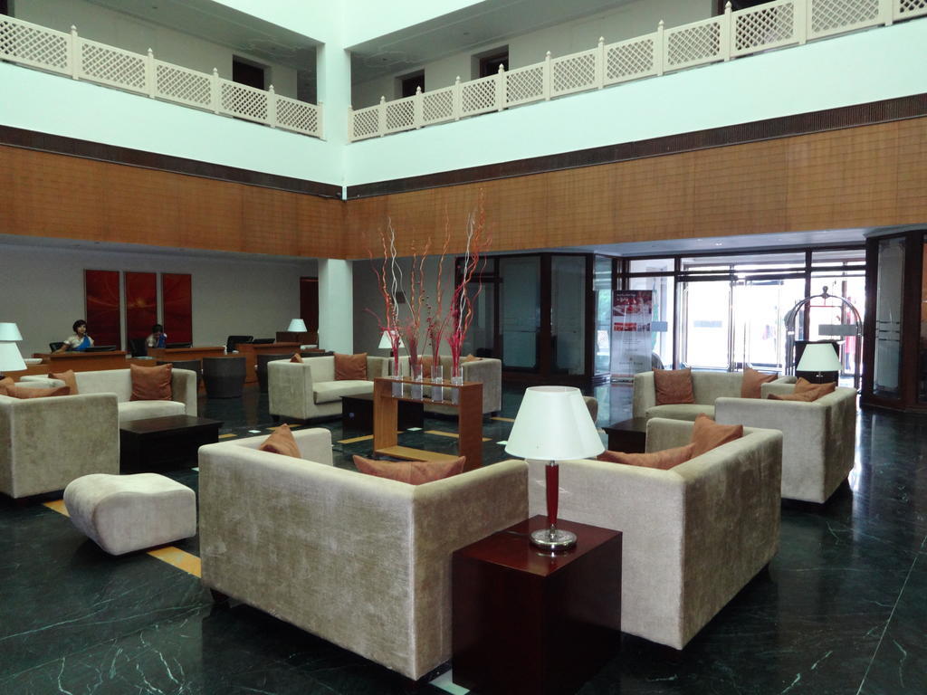 Golden Tulip Udaipur Hotell Exteriör bild