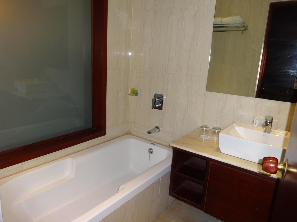 Golden Tulip Udaipur Hotell Exteriör bild
