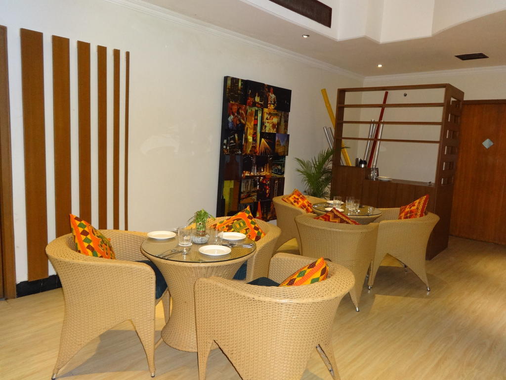 Golden Tulip Udaipur Hotell Exteriör bild