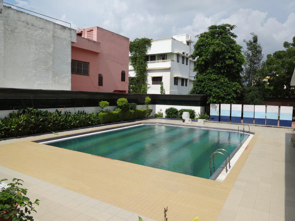 Golden Tulip Udaipur Hotell Exteriör bild